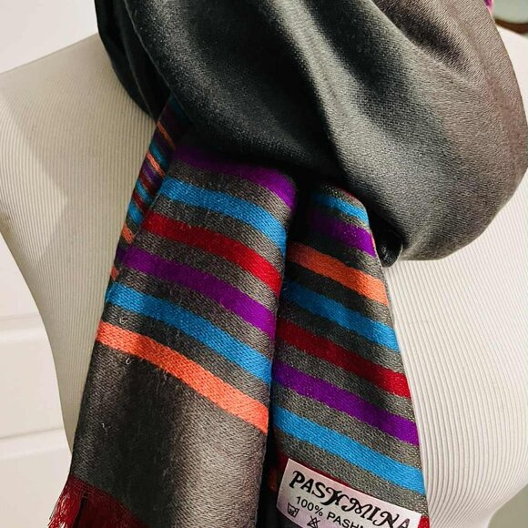 100% Pashmina Scarf – Modern Striped Design (India) - Picture 7 of 8